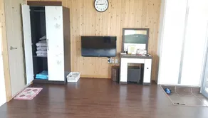 Feeling Good House - Camera