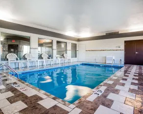 Quality Inn & Suites Altoona - Des Moines - Piscine