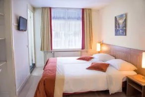 Hotel et le Cafe de Paris - Quarto