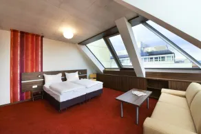 Simm's Hotel - cityhotel next to Metro U3 - Room