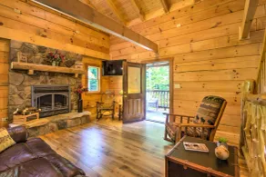 Scenic Trade Cabin w/ Deck Near Boone & App State! - Innenbereich