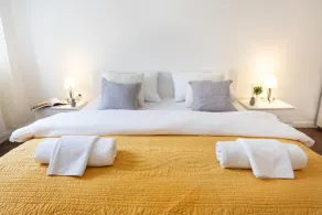 Sunny 2BDR Apartment with Balcony - Room