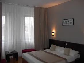 Unique Boutique - Room