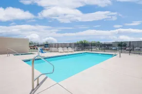 Days Inn & Suites by Wyndham Hutchinson - Piscine