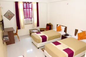 Hotel Bodh Vilas - Room