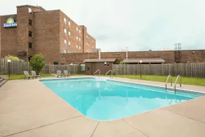 Days Inn by Wyndham Renfrew Conference Centre - Pool