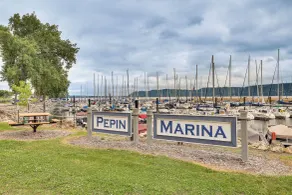Steps to Marina & Beach: Couples Cottage in Pepin - Interiör