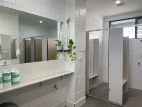 YHA Coolangatta Gold Coast - Bathroom