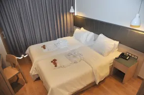 Elements Rooms & Apartments - Room