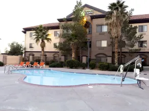 Holiday Inn Express & Suites Barstow - Route 66 by IHG - Piscine