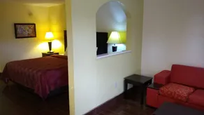 Econo Lodge Inn & Suites West - Energy Corridor - Room