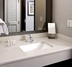 Courtyard by Marriott Houston Northwest - Bathroom
