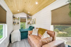 Secluded Lenoir Tiny Home w/ Private Hot Tub! - Interni