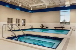 Microtel Inn & Suites by Wyndham Aurora - Piscine