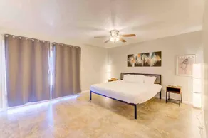 Arcade game room, 2 king beds, ev chargers - Camera
