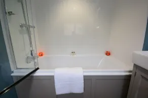 1 The Old Coach House - Bathroom