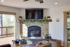 Ski, Hike & Fish: Mtn-view Gem w/ Deck in Tuolumne - Interiør