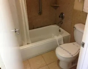 Downtowner Inn and Suites - Houston - Bathroom