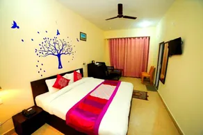 Hotel Avlokan - Near Kainchi Dham Mandir - Room