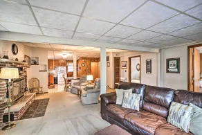 National City Cottage w/ Patio, Steps to Lake! - Innenbereich