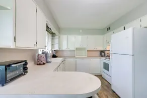 5 Mi to Zoo: Family Retreat in Wichita! - Interior