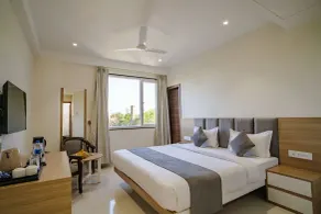 THE MANGAL VIEW RESIDENCY - A Luxury Boutique Business Hotel - Ausblick vom Zimmer