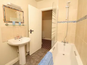 The Linney - Bathroom