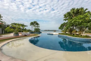 HARRIS Resort Barelang Batam - Pool