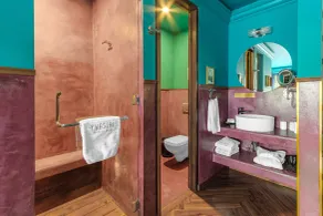 Pug Seal Polanco Anatole France - Bathroom