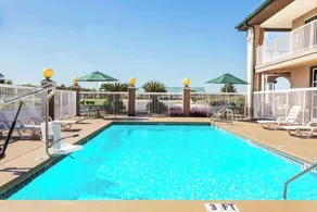Super 8 by Wyndham Marianna I-10 - Piscine