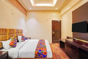 FabHotel Prime L'Elegant - Nr Vaishali Metro Station - Rum