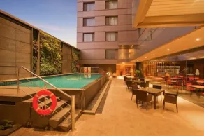 Radisson Blu Hotel Chennai City Centre - Pool