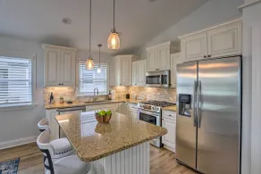 Port Clinton Home with Lake Views! - Interior