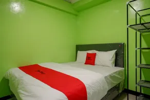 RedDoorz @ Jalan Gatot Subroto Semarang - Habitación