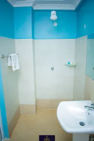HOTEL TAJI - Bathroom