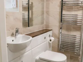 The Hayloft at Tennant Barn - Bathroom