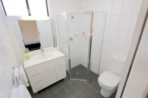 Harbour View Motel - Bathroom
