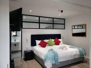 Point B Guest House -Sustainable Solar Energy - Room