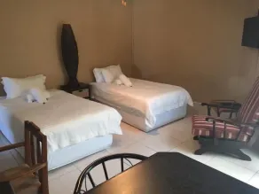 Meransha Self Catering CC - Zimmer