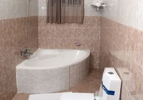 Target Hill Hotel - Bathroom