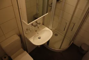 ZH Red 3 - Letzigrund HITrental Apartment - Bad