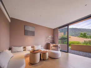 Zhangjiajie Shisuji Hotel-Zhangjiajie National Forest Park,Avatar Scenic Area,East Gate, only 5 minute walk, free airport,Railway Station shuttle, English-speaking butler itinerary planning, floor heating, Western restaurant, cave exploration, cave bar - Habitación