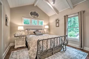 Hootenanny at Horton Creek: Creekside Escape! - Interiör