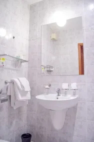 Hotel West - Bathroom