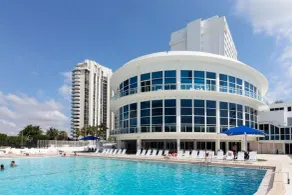 Castle beach studio,tennis court and swimming pool with beach access - Pool