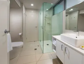Whitsunday Apartments - Bathroom