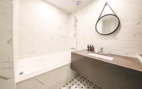 Brown-Dot Hotel Gupo - Bathroom