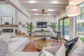 Waterfront Granbury Home w/ Electric Fireplace! - Innvendig