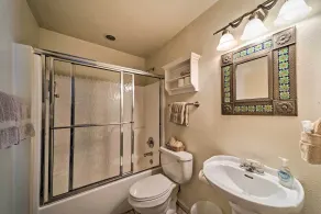 Ruidoso Condo w/ 2 Private Decks & Hot Tub! - Innvendig