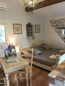 \"Independent Guest House adjacente a um mas francês '' - Quarto